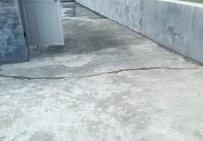 龙井楼顶漏水维修公司分享下如何解决卫生间隐蔽部位漏水的问题?